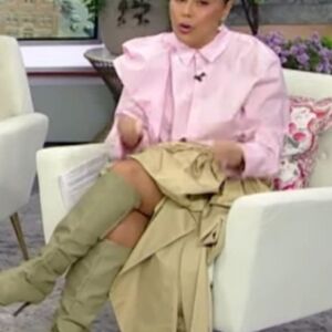 Gorgeous Puff Shoulder Blouse Medium